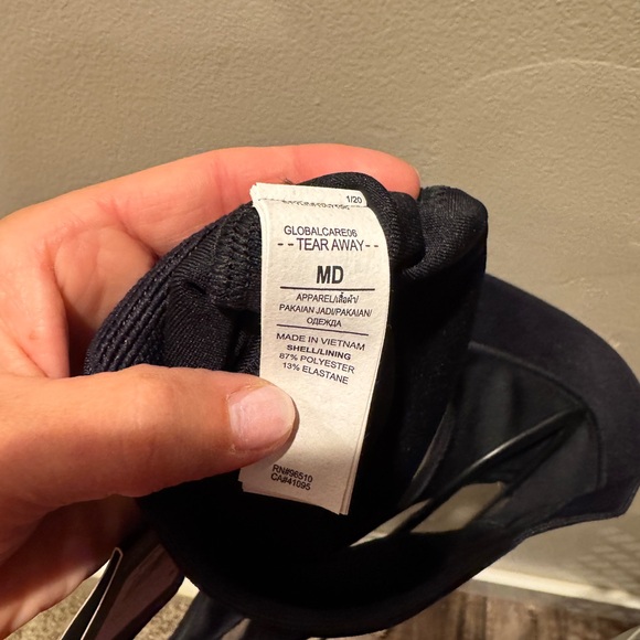 Under Armour Women's Medium support Keyhole Wireless Sports Bra Size Med Black - Picture 7 of 7